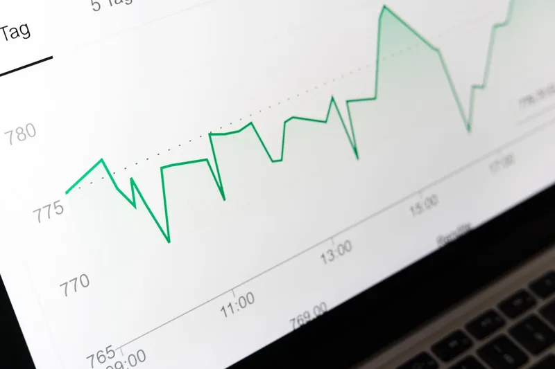 評価制度は業績に効くのか？データで見る「制度あり／なし」の売上の差